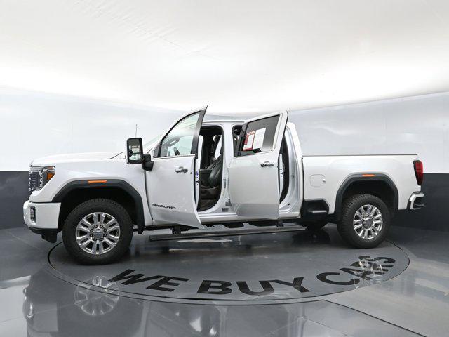 Photo of 2021 White Frost Tricoat GMC Sierra 2500