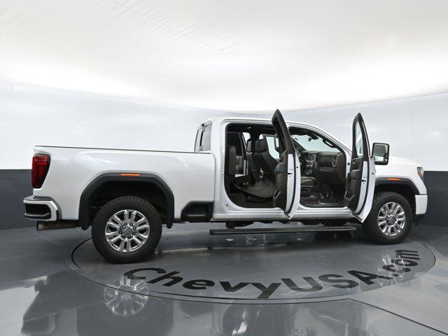 Photo of 2021 White Frost Tricoat GMC Sierra 2500