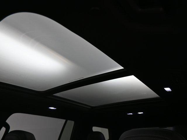 Photo of 2025 Iridescent Pearl Tricoat Chevrolet Traverse