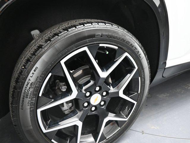 Photo of 2025 Iridescent Pearl Tricoat Chevrolet Traverse
