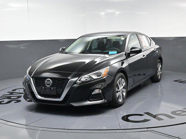 Photo of 2019 Super Black Nissan Altima