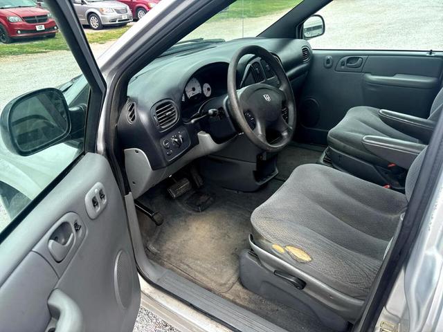Photo of 2005 Silver Dodge Grand Caravan