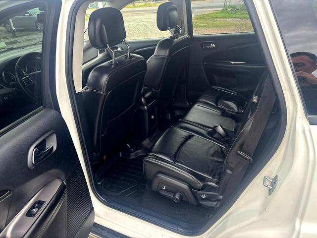 Photo of 2017 White Dodge Journey