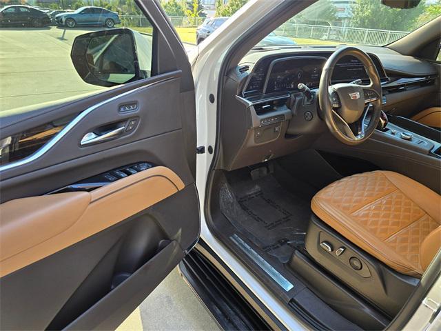 Photo of 2023 Crystal White Tricoat Cadillac Escalade