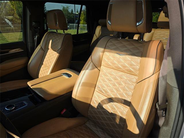 Photo of 2023 Crystal White Tricoat Cadillac Escalade
