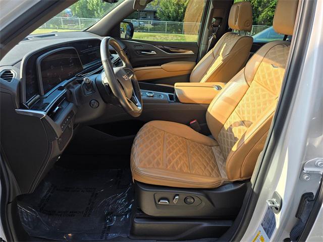 Photo of 2023 Crystal White Tricoat Cadillac Escalade