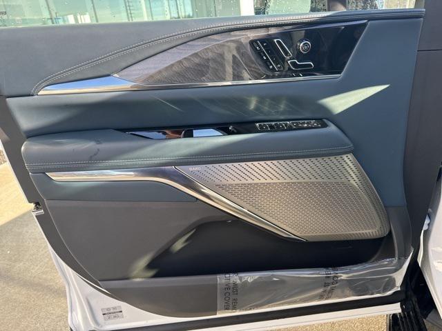 Photo of 2025 Gaz Cadillac Escalade IQ