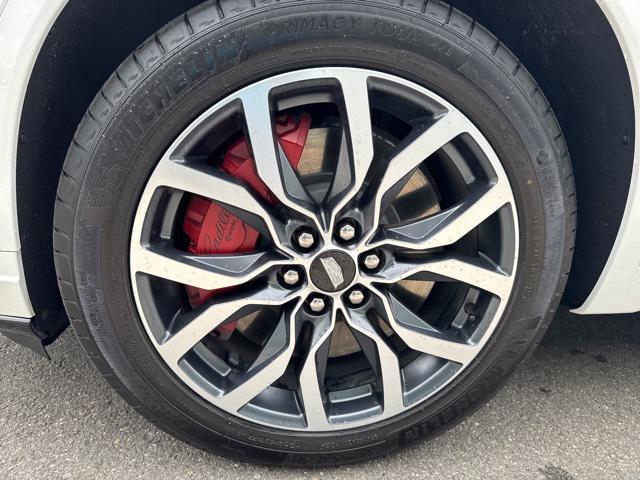 Photo of 2025 Crystal White Tricoat Cadillac XT6