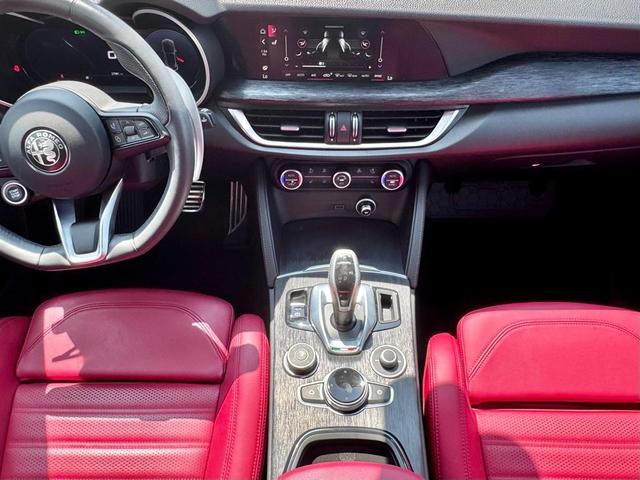 Photo of 2024 Moonlight Gray Metallic Alfa Romeo Stelvio