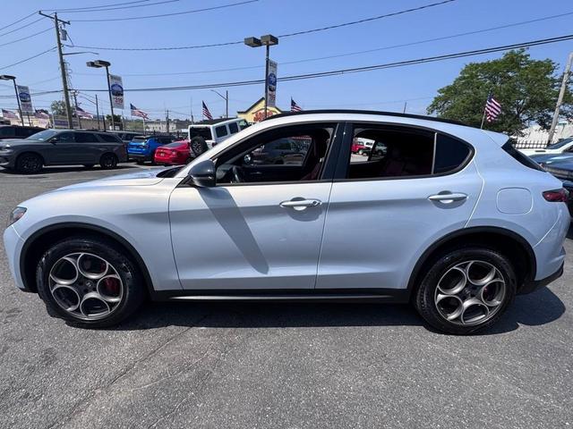 Photo of 2024 Moonlight Gray Metallic Alfa Romeo Stelvio