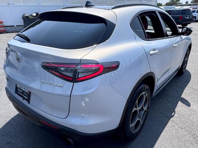Photo of 2024 Moonlight Gray Metallic Alfa Romeo Stelvio