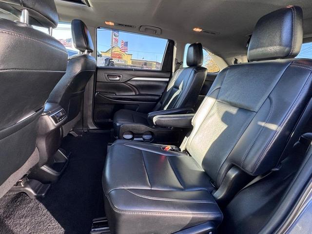 Photo of 2019 Gray Toyota Highlander