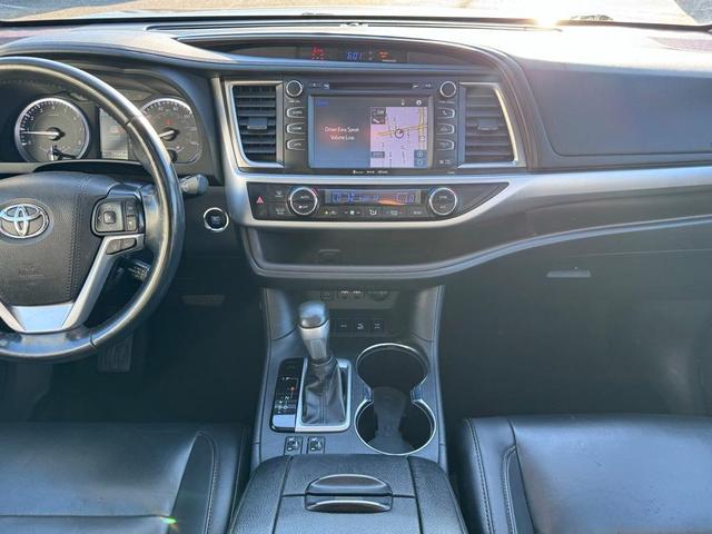Photo of 2019 Gray Toyota Highlander