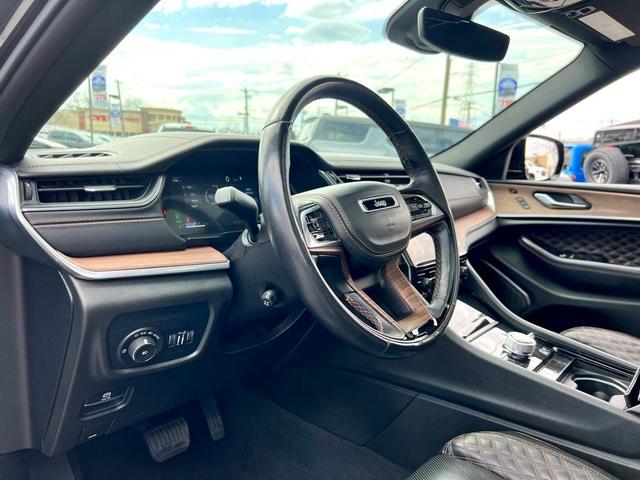 Photo of 2022 Diamond Black Jeep Grand Cherokee L