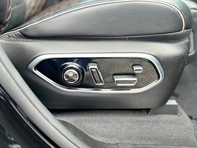 Photo of 2022 Diamond Black Jeep Grand Cherokee L