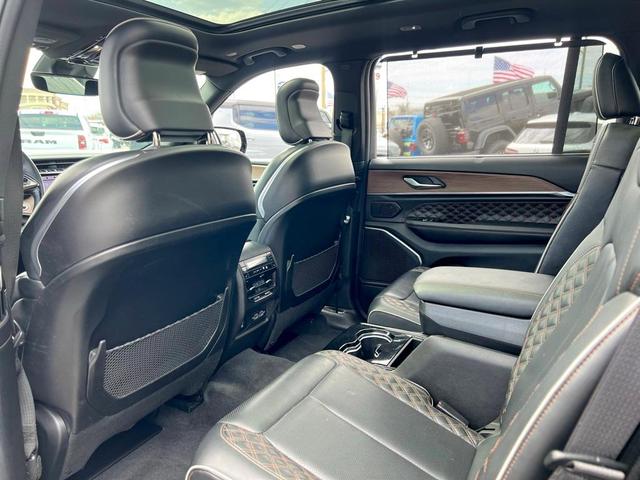 Photo of 2022 Diamond Black Jeep Grand Cherokee L