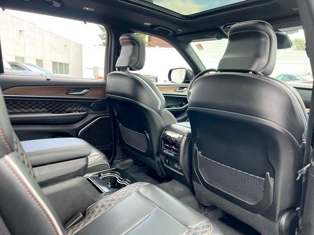 Photo of 2022 Diamond Black Jeep Grand Cherokee L