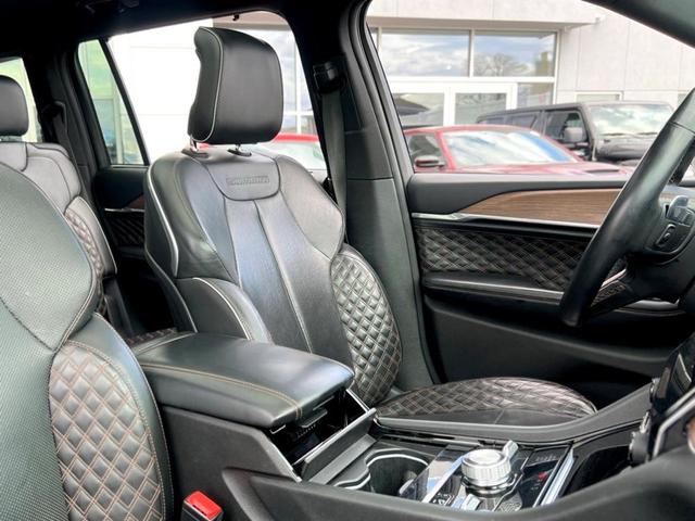 Photo of 2022 Diamond Black Jeep Grand Cherokee L
