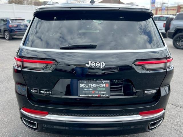 Photo of 2022 Diamond Black Jeep Grand Cherokee L