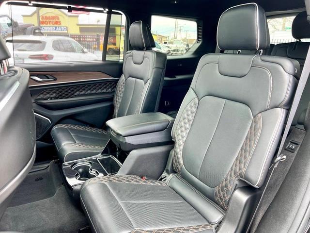 Photo of 2022 Diamond Black Jeep Grand Cherokee L