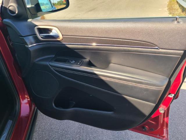 Photo of 2015 Brilliant Black Crystal Pearlcoat Jeep Grand Cherokee