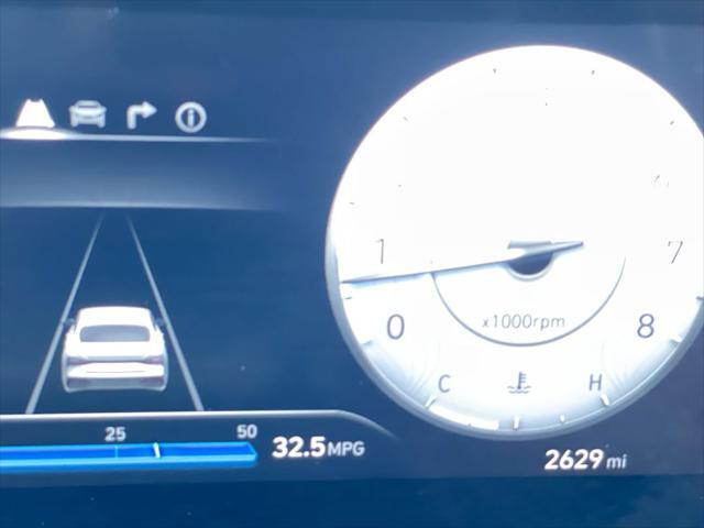 Photo of 2025 Atlas White Hyundai ELANTRA