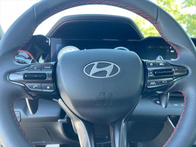 Photo of 2025 Atlas White Hyundai ELANTRA