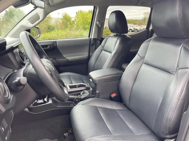 Photo of 2021 Super White Toyota Tacoma