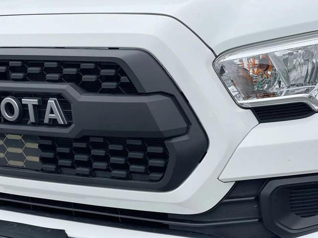 Photo of 2021 Super White Toyota Tacoma