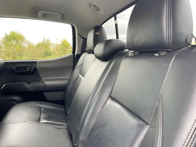 Photo of 2021 Super White Toyota Tacoma