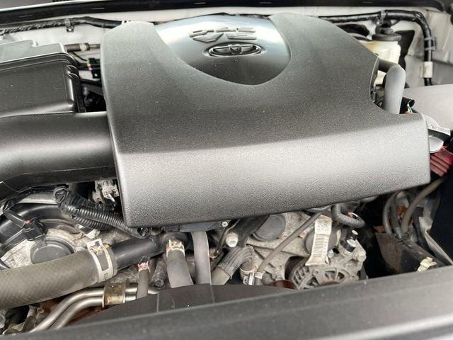 Photo of 2021 Super White Toyota Tacoma