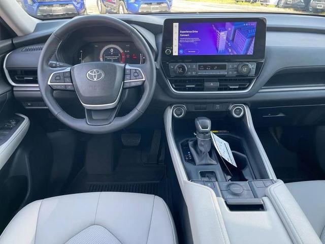 Photo of 2025 Ruby Flare Pearl Toyota Grand Highlander