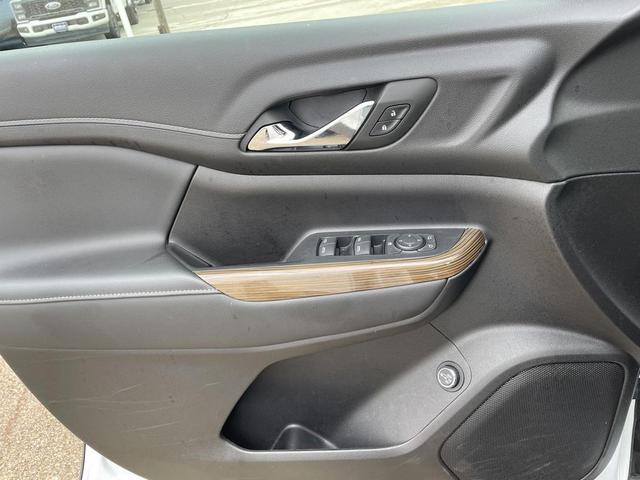 Photo of 2023 Summit White GMC Acadia