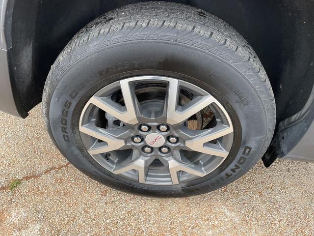 Photo of 2023 Summit White GMC Acadia