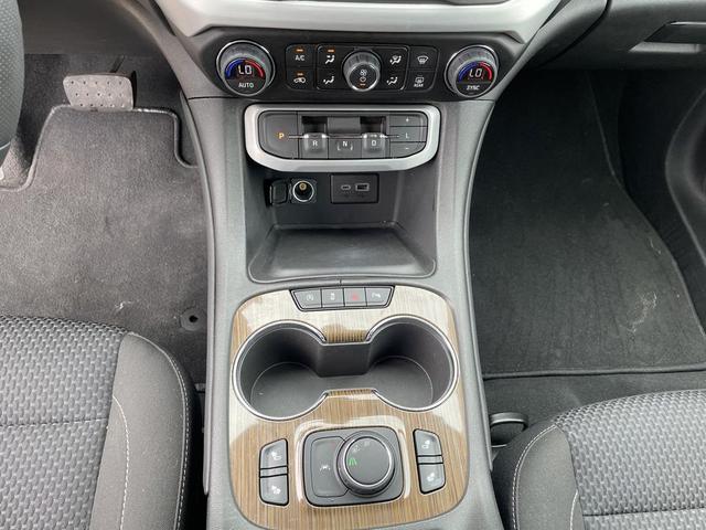 Photo of 2023 Summit White GMC Acadia