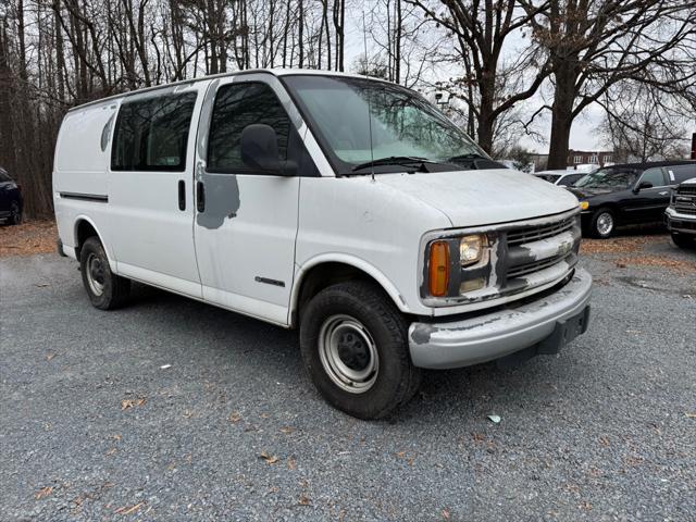 Photo of 1998 Summit White Chevrolet Van