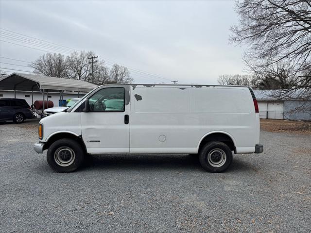 Photo of 1998 Summit White Chevrolet Van