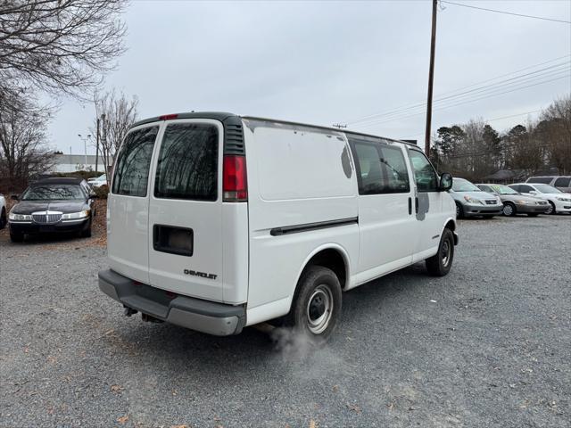 Photo of 1998 Summit White Chevrolet Van