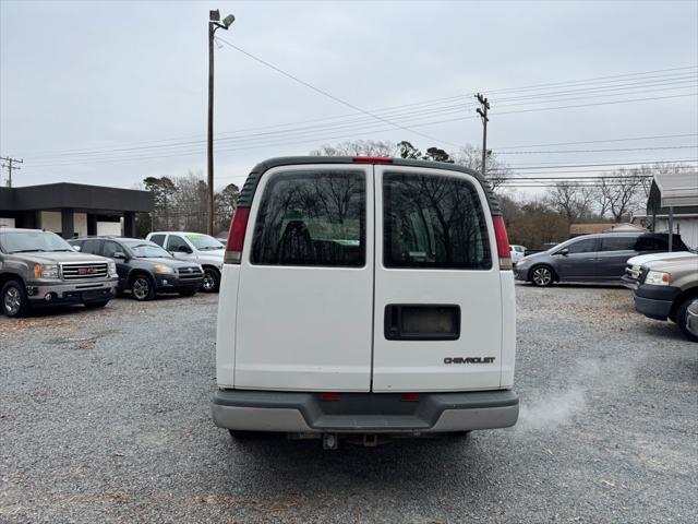 Photo of 1998 Summit White Chevrolet Van