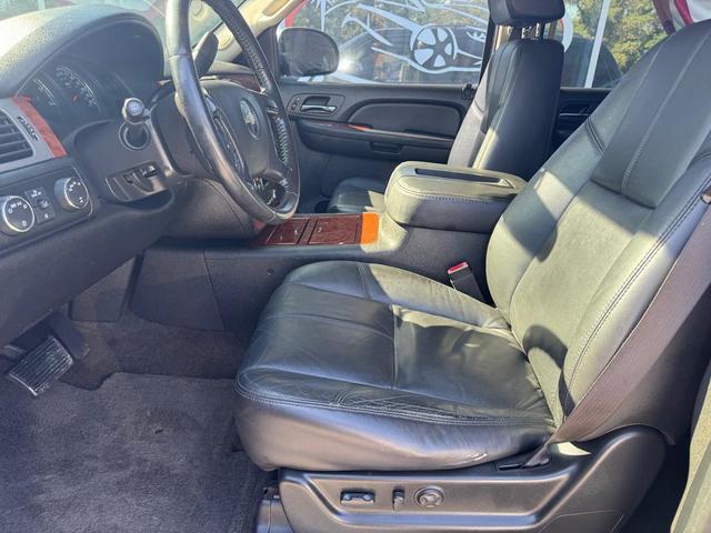Photo of 2008 Black Chevrolet Tahoe