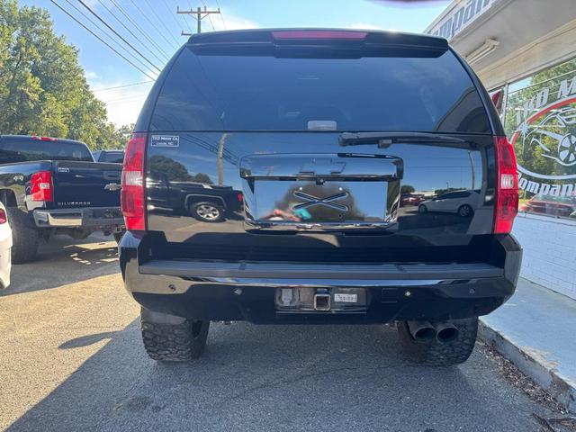 Photo of 2008 Black Chevrolet Tahoe