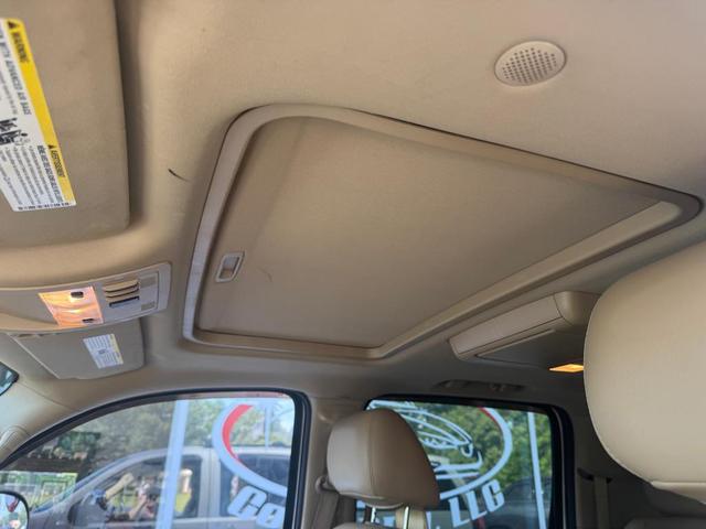 Photo of 2014 WHITE Chevrolet Suburban