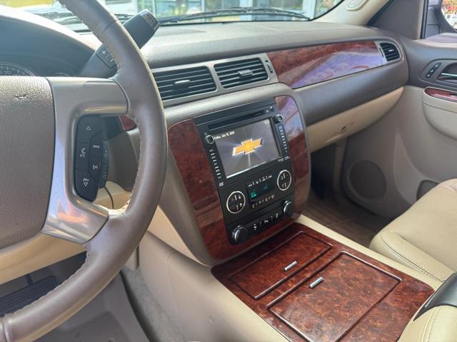 Photo of 2014 WHITE Chevrolet Suburban