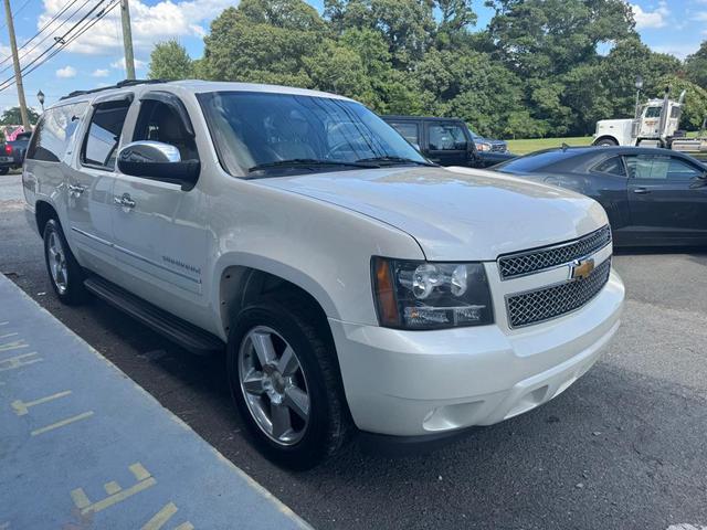 Photo of 2014 WHITE Chevrolet Suburban