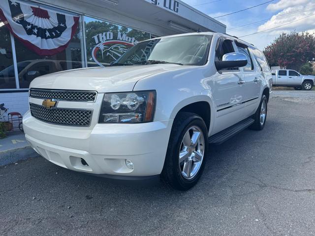 Photo of 2014 WHITE Chevrolet Suburban