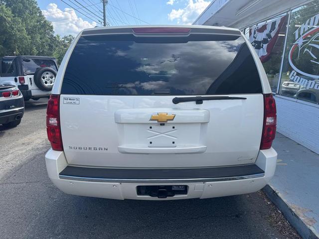 Photo of 2014 WHITE Chevrolet Suburban