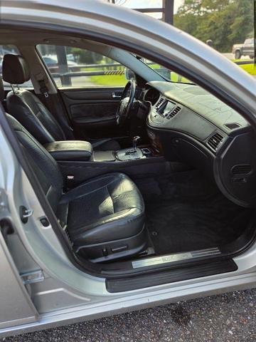 Photo of 2010 Platinum Metallic Hyundai Genesis