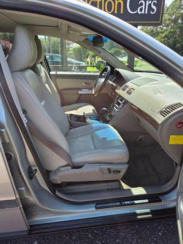 Photo of 2005 Silver Metallic Volvo XC90