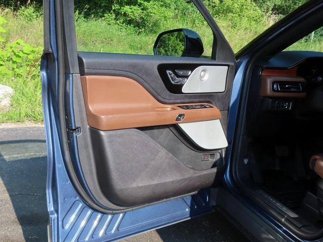 Photo of 2020 Blue Diamond Lincoln Aviator
