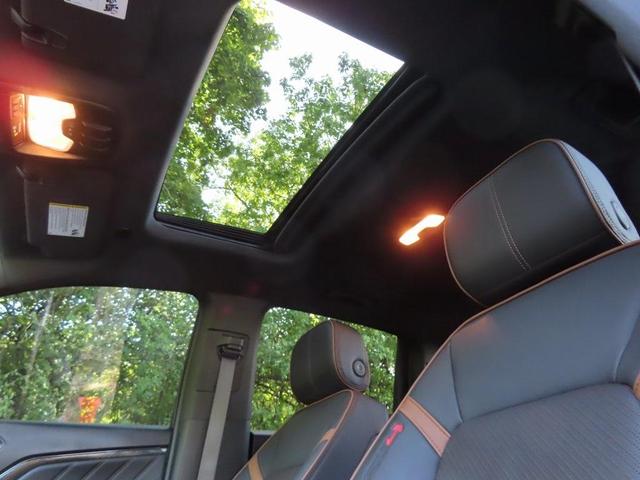 Photo of 2023 Summit White GMC Canyon